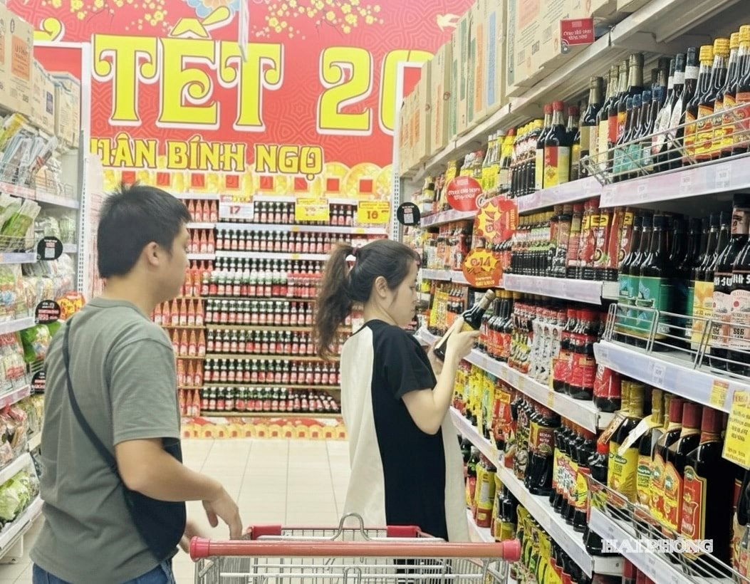 Kiểm soát chặt thị trường hàng hóa Tết