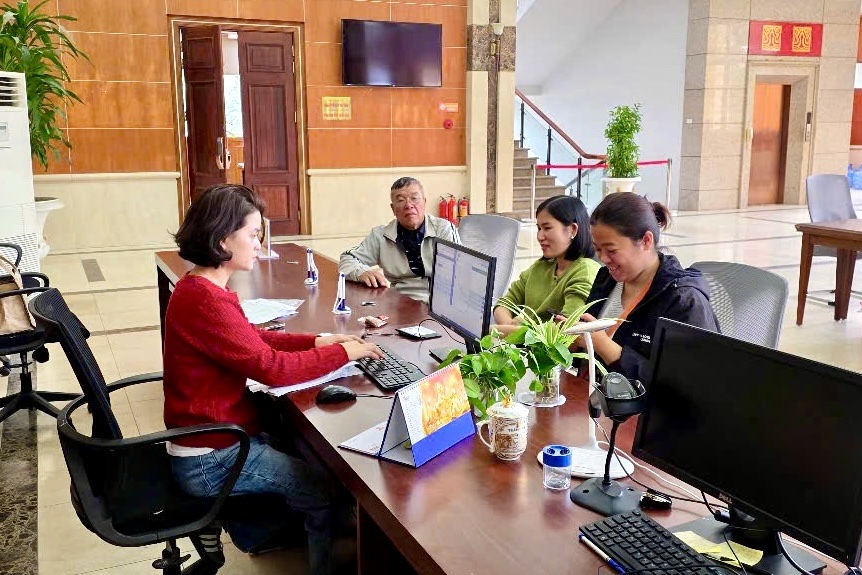 Phấn đấu hỗ trợ tối thiểu 300 doanh nghiệp, hộ kinh doanh tham gia sàn thương mại điện tử hoặc trên các nền tảng số